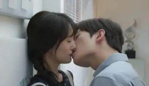 杨洋郑爽是真亲舌吻杨洋拍戏唯一真接吻的女星