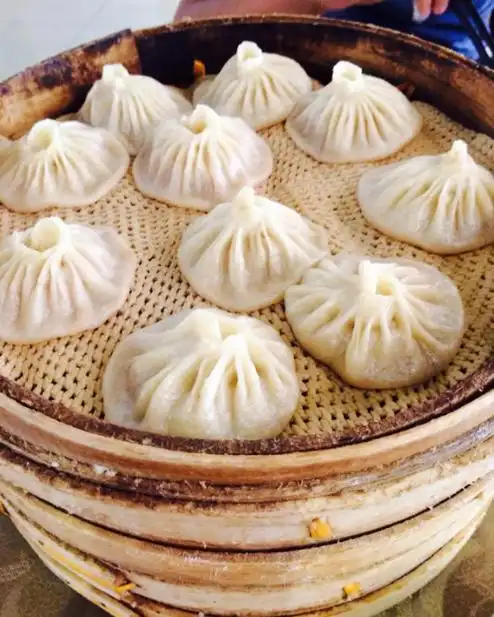 河南美食开封灌汤包:喝汤不仅是喝汤,还是一种新颖的艺术体验!