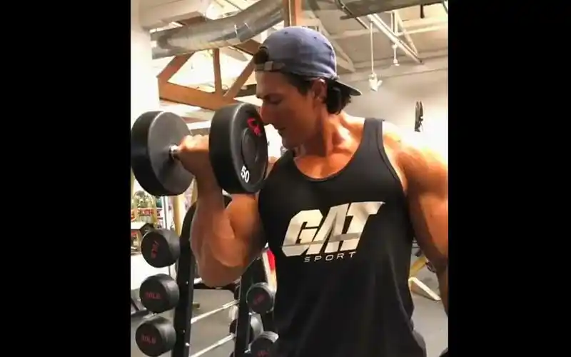 奥赛健体萨迪克的手臂训练