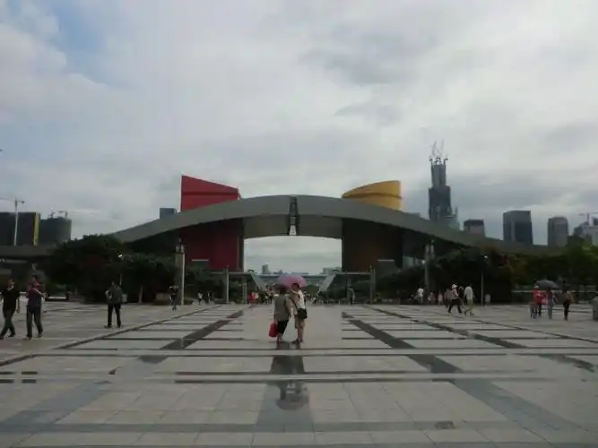 深圳市最重要的城市广场——市民广场2006年10月1日起正式向市民开放