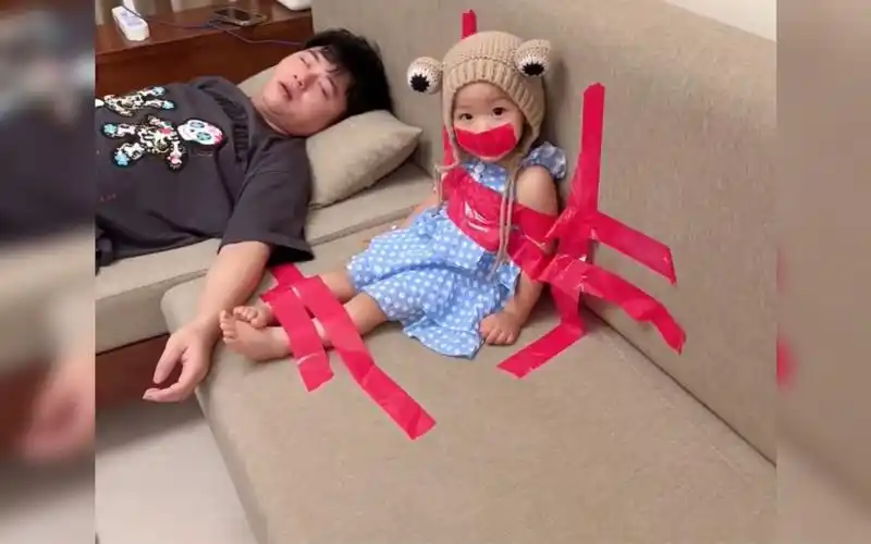 宝宝我啊:心里有苦说不出啊?(盘点爸爸带娃名场面)