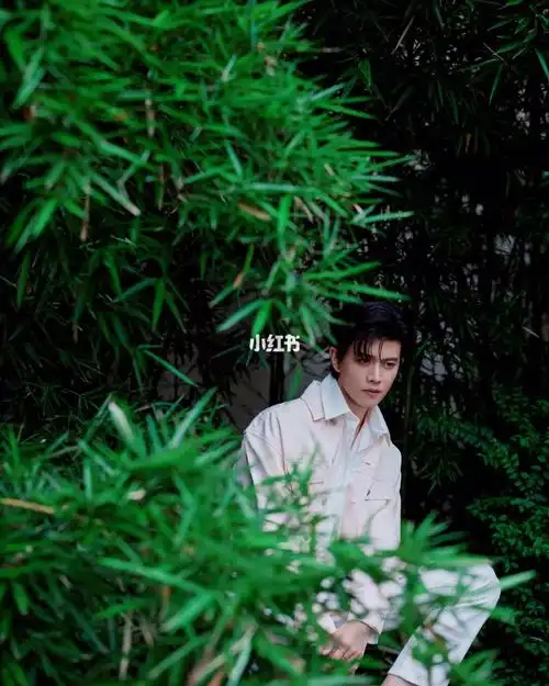 不是我说任嘉伦真的好像丛林里的豹子