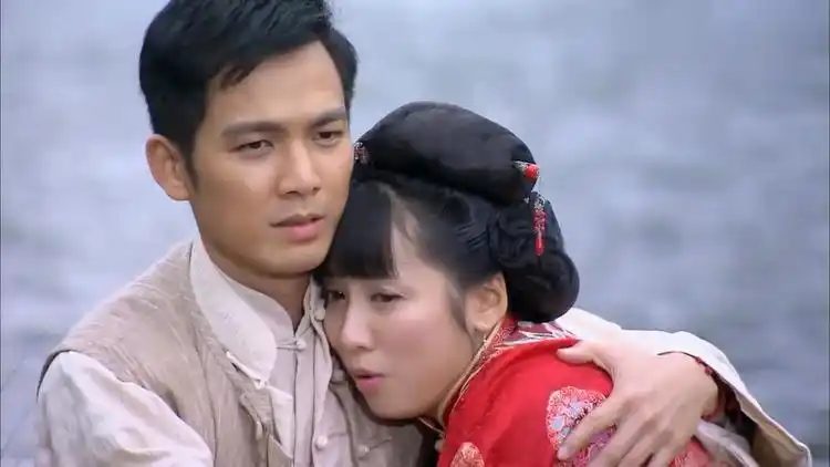 菩提树下:小伙带女友逃婚,无处可去,只能躲在河边瑟瑟发抖