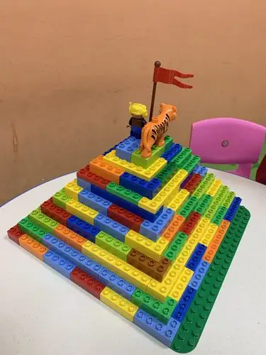 写美篇启迪乐高学员:郭叶开 课程阶段:搭建能手 课程主题:埃及金字塔