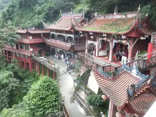 独闯中国第二个悬空寺—沙坪坝龙泉洞道观