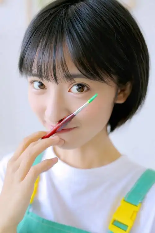 清纯短发美女性感可爱学妹私房甜美写真