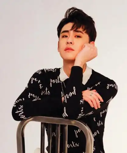 张云雷与郭德纲的辈分 小辫儿张云雷为何与毒唯粉割席(4)