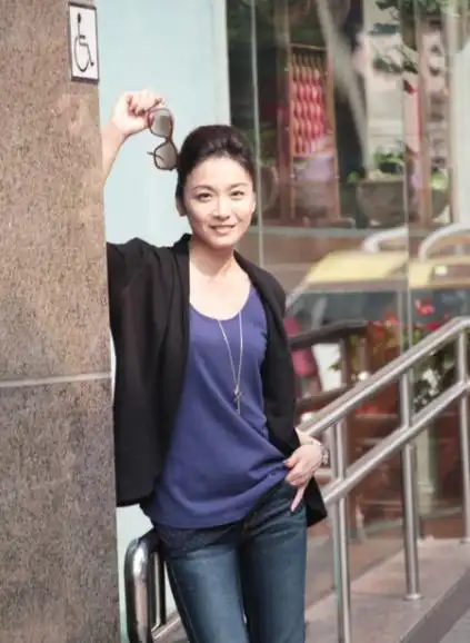 "第一古装美女"江祖平遭起诉!叼烟恐吓工作人员,还放话要打他