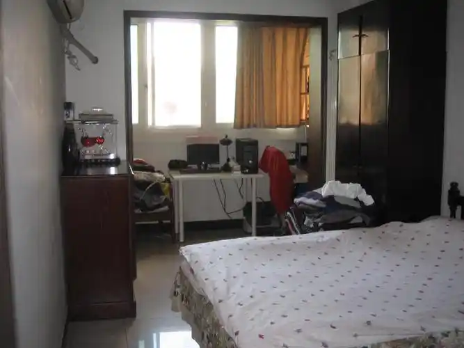 给我弄一张普通家庭屋里的图片,谢谢