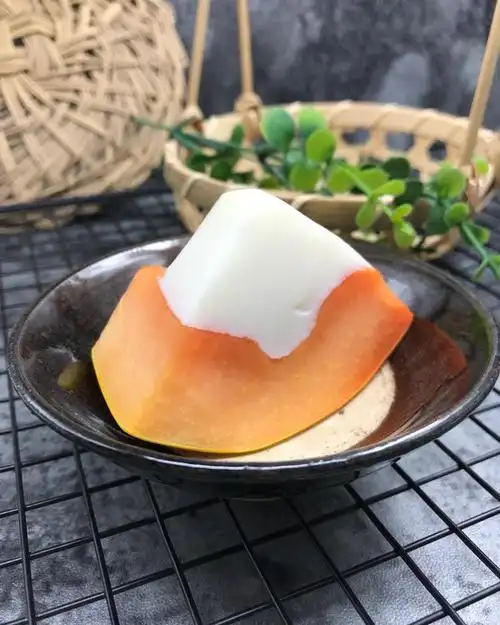 一品汤盛广东汤馆做的木瓜奶冻