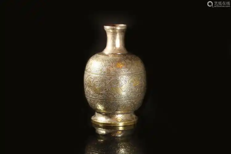 唐代银鎏金鸳鸯缠枝纹罐