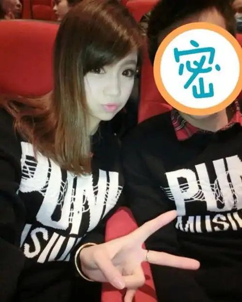 郭艾伦姐弟恋曝光女友是国航空姐组图