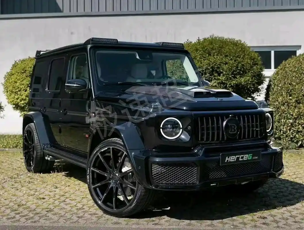 奔驰g800曝光,落地超300万,宽体车身 5.0t,零百加速仅3.8秒