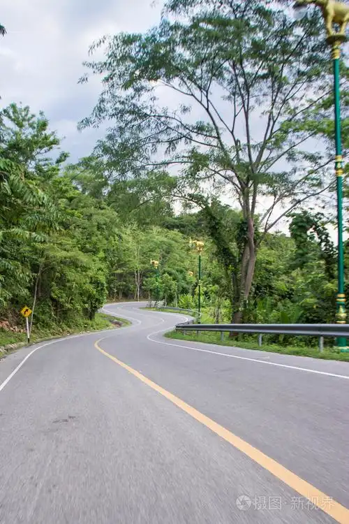 山区的道路路的转弯