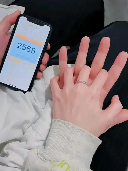 宝~下次见面我们也要这样拍牵手照好嘛!#情侣 - 抖音