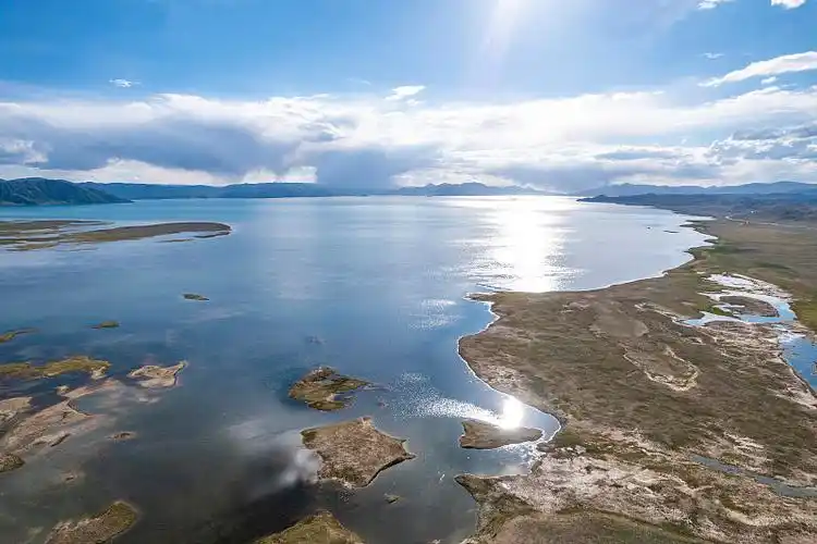 青海黄河源东给错那湖风光图片下载