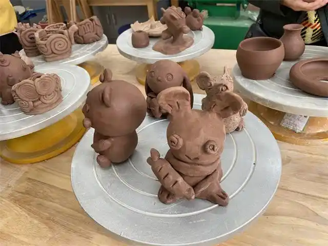 石棉县美术教师专业技能提升之寒假陶艺课培训记