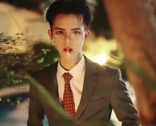 p data-id="gncndnnowm">殷世航,男,汉族,生于1999年,vkke品牌创办人