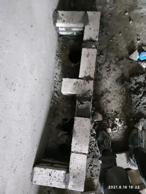 今天自己砌的配电柜底座,本来也喜欢砌墙这也是第一次砌墙,不过觉得