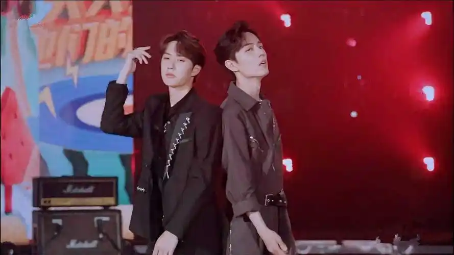 王一博肖战同台跳舞鬼知道这个视频我看多少遍太帅