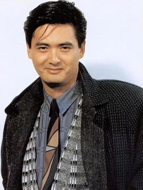 68岁周润发近照看着心酸手臂皮包骨全是疙瘩