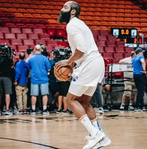 哈登三分投篮热身