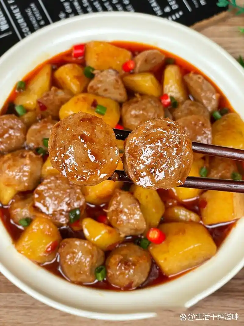 多吃了两碗米饭98 哈喽,姐妹们~今天分享这道土豆烧牛肉丸真的太绝