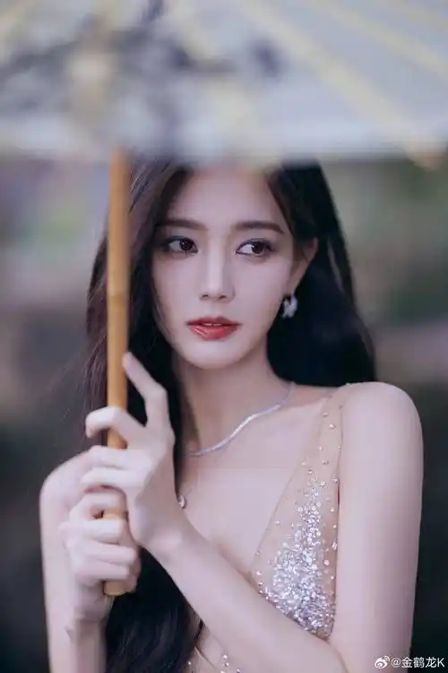 赵露思近照美爆全网:内娱普女脸居然变豪门千金颜!_金鹤_化妆_女明星