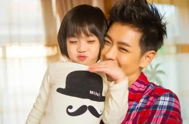 年轻时候的林志颖,他那张脸蛋可以与同期的金城武,古天乐抗衡,只不过