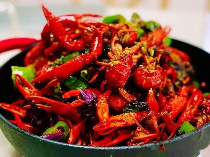 香辣小龙虾干煸笋丝糖醋排骨每一口都是享受和满足美味