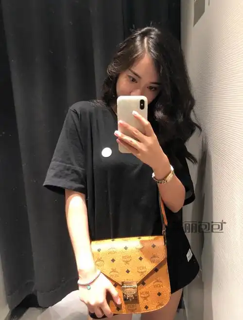 mcm邮差包马鞍包款式大全 时尚达人搭配示范-品牌世界网