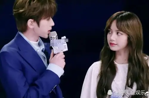 166lisa同台184蔡徐坤腰线出现神奇一幕真不知该羡慕谁