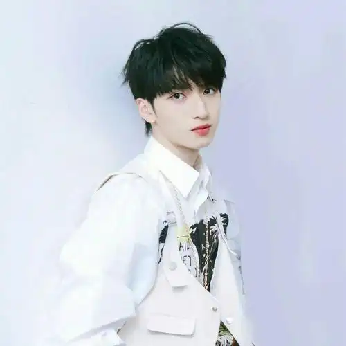 微信头像严浩翔