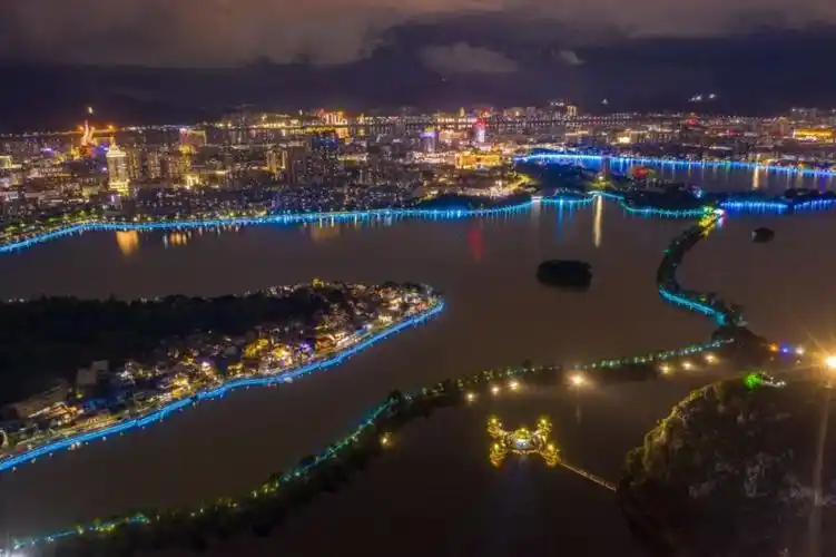 肇庆市中心惊现"梦幻世界"!步行即到