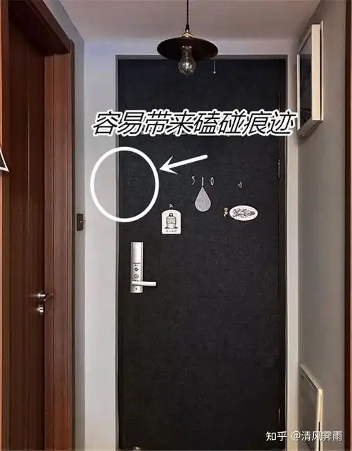 嫌弃门套土丑,不少博主晒出入户防盗门不装门套的美照,鼓吹不做门套