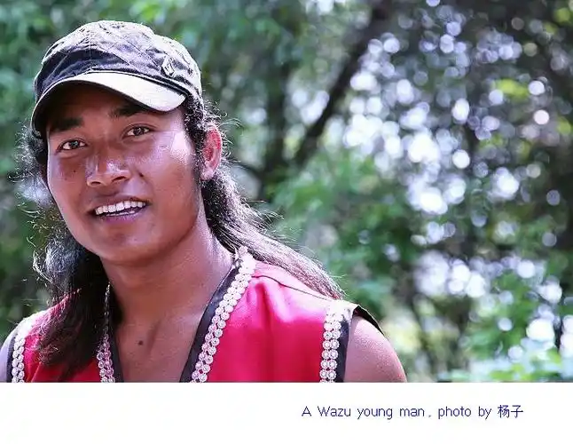 佤族青年像