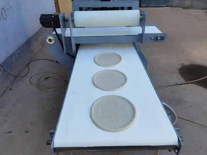 掉渣烧饼成型机 潼关肉夹馍机 环保型薄脆饼机 新疆馕饼成型机