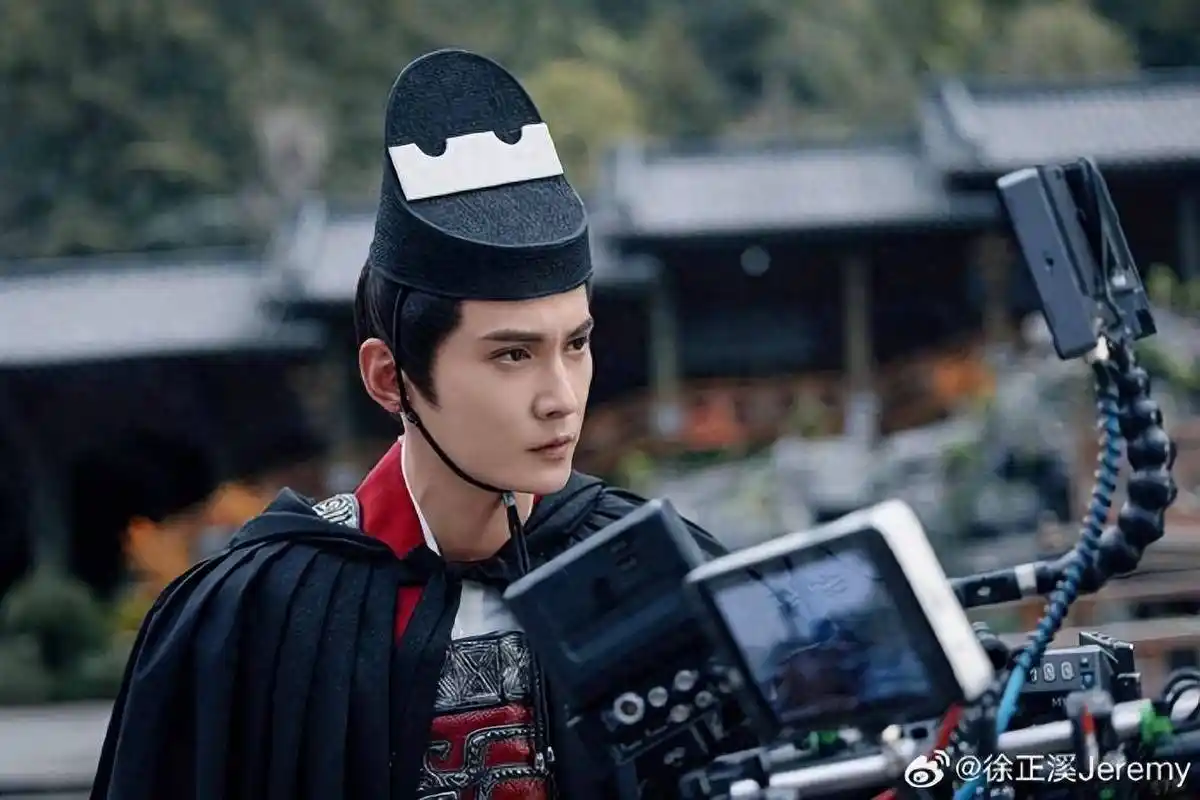 "公开资料显示,徐正溪,曾用名徐正曦,1985年5月5日出生于上海市,中国