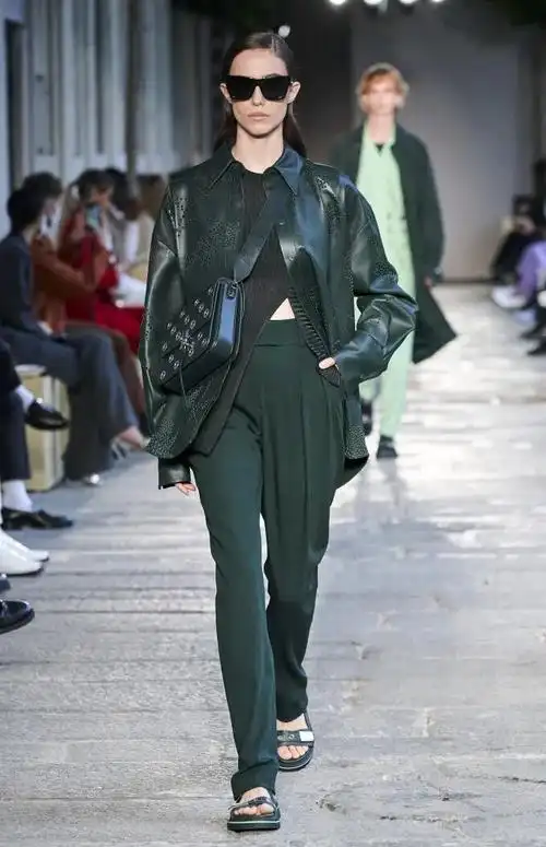 2021秋冬女装流行色趋势