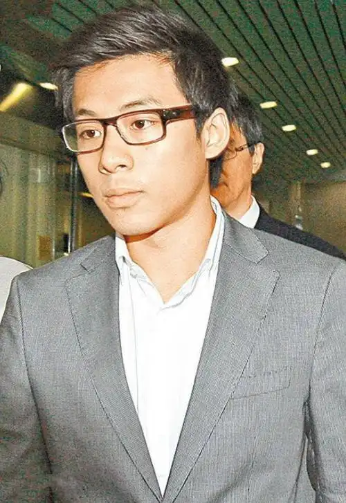 36岁霍启仁求婚成功,霍启刚郭晶晶乐开花,女网友:霍启山留给我