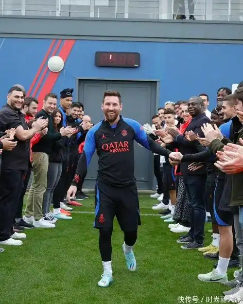 梅西晒球衣图片高清