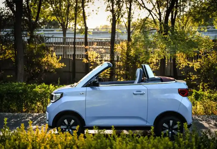 72小时遭10万人抢购?五菱敞篷车凭什么可以让年轻人追着买?