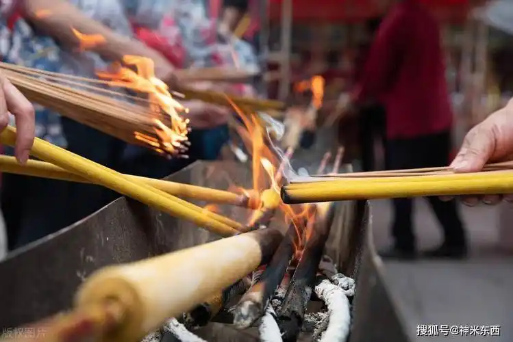 烧了这么多年的香你知道烧香的意义与讲究吗大家的香烧对了吗