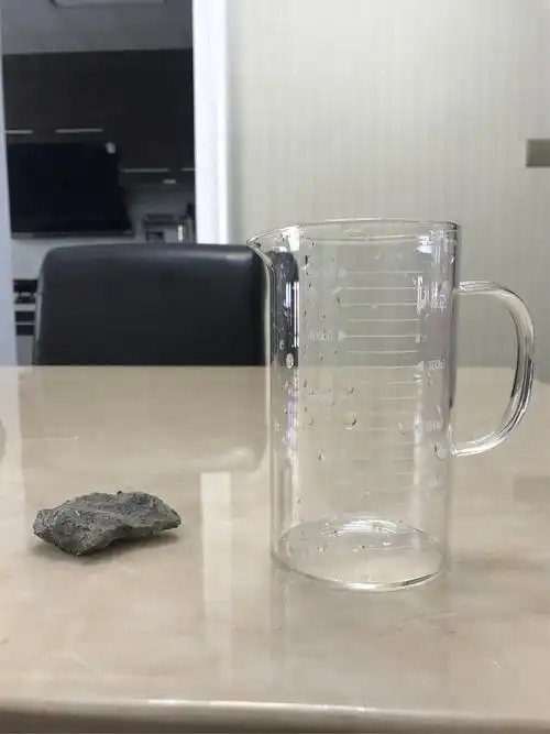 实验工具:量杯一个,石子一块,300毫升水