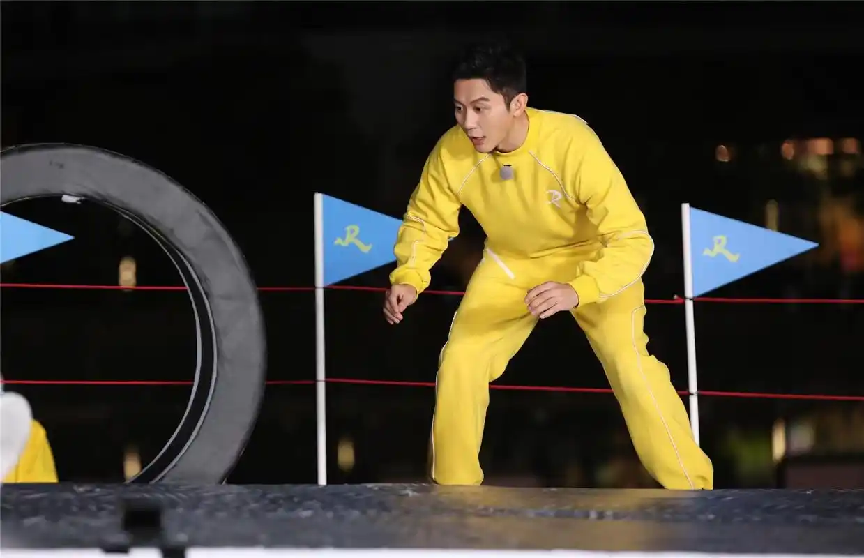 节目中,兄弟团化身"奔跑吧·黄河学院"2021届的应届毕业生,将参加三家