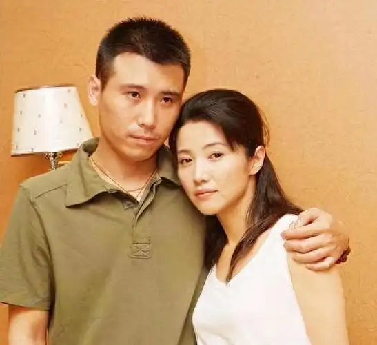 "星二代"李乃文:戏火人不火,与颜丙燕终成意难平,48岁终结婚