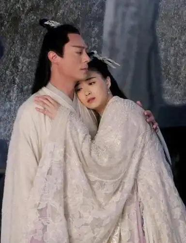 蒋欣喜欢霍建华 蒋欣羞涩否认说没出戏