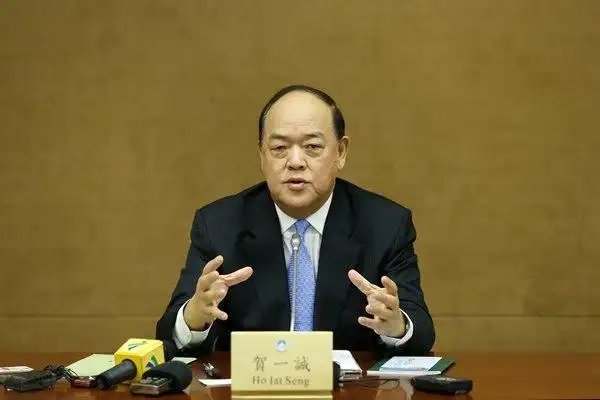 "如果依法执法是鹰派,全澳门官员都是鹰派",这位特区保安司长为何敢