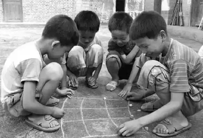 【朗诵】致我们逝去的童年