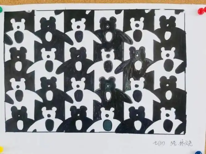 台江校区鹰之队数学组举办"平移之美"图展